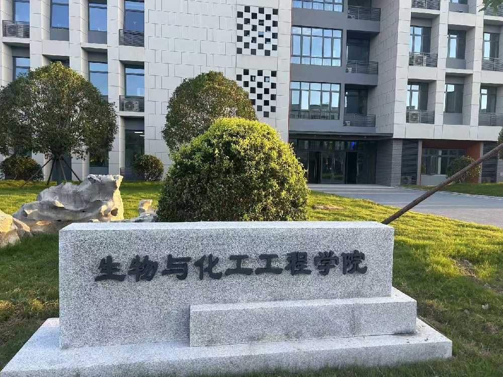 黔江区扬州职业大学体育场高杆灯项目